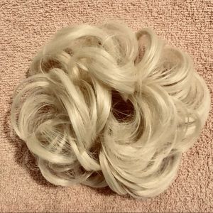 NEW!! Fashion Scunci Updo Synthetic Hair Piece Light Blonde.